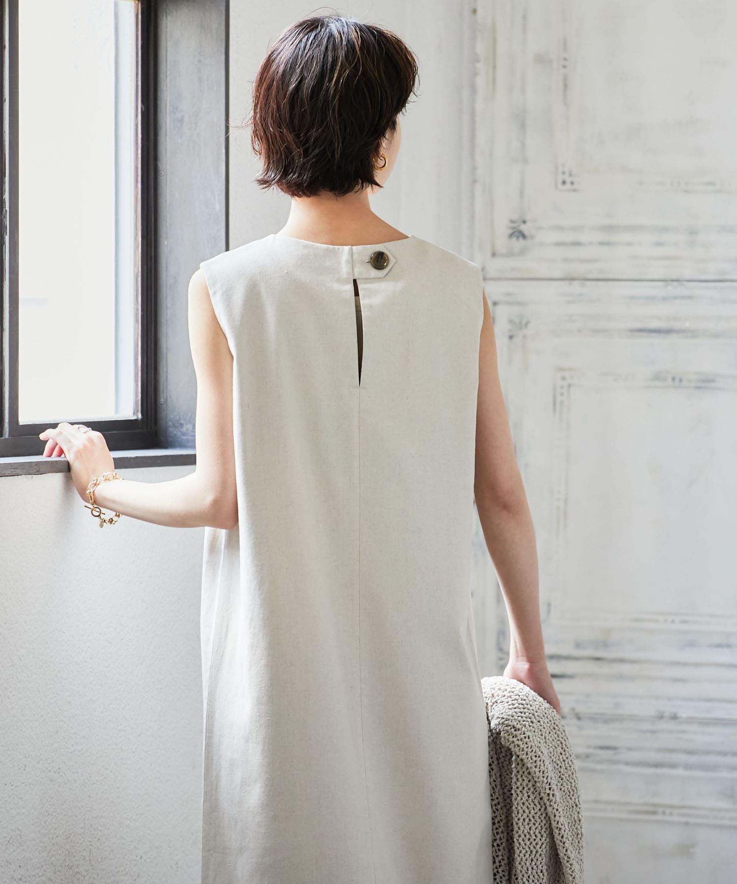 BACKボタンストレートロングワンピース[UR35-26X006]｜URBAN RESEARCH