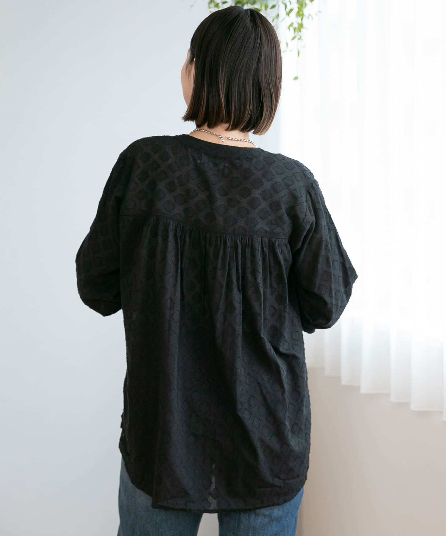 ドビーエアリーコットンギャザーブラウス[LA36-23R604]｜URBAN 