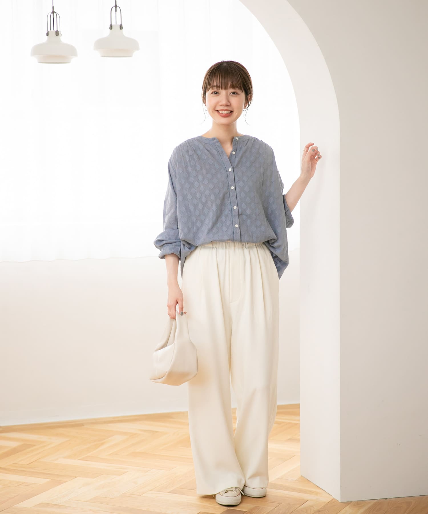 ドビーエアリーコットンギャザーブラウス[LA36-23R604]｜URBAN 