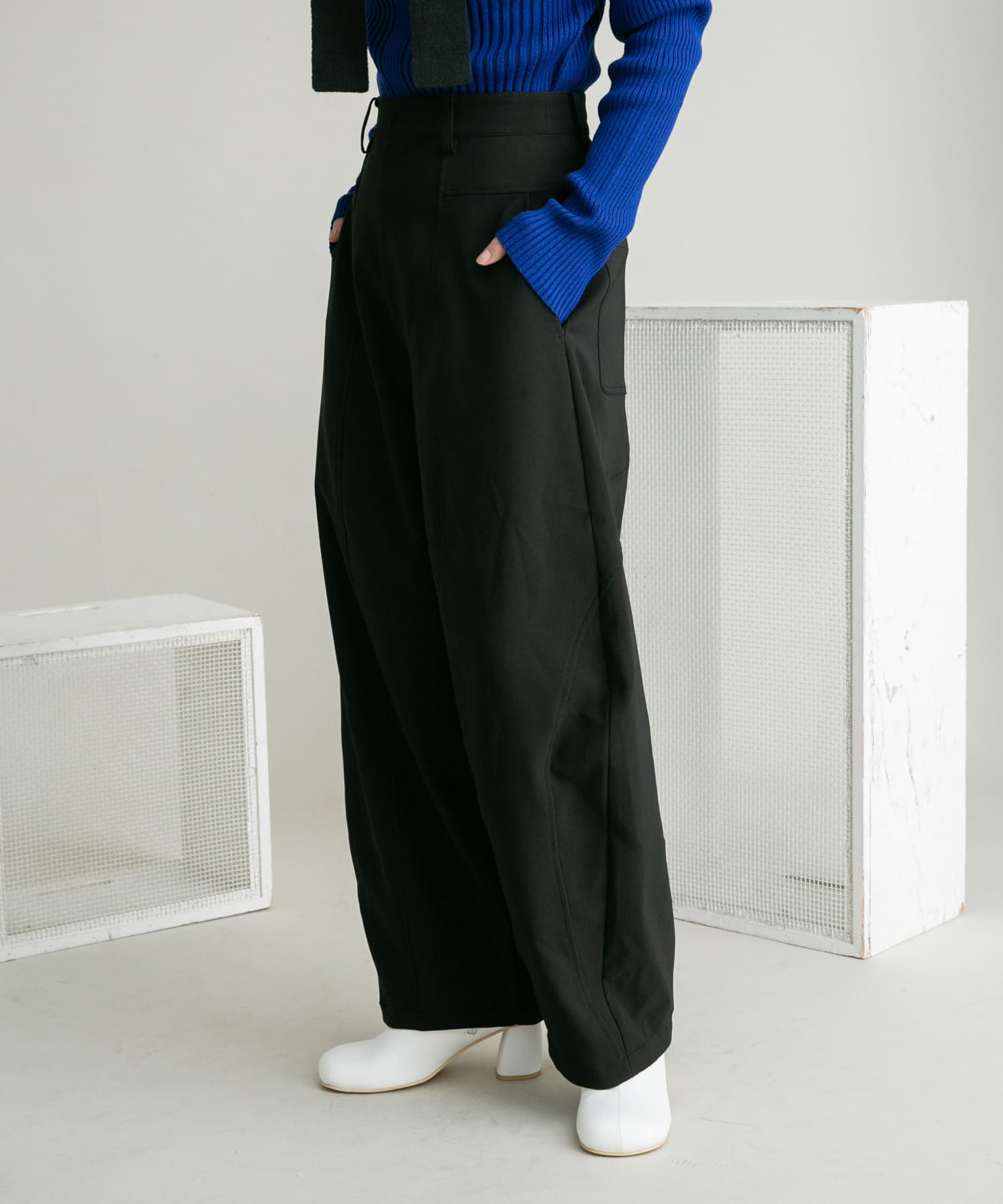 コクーンシルエットボリュームパンツ[KB36-24V030]｜URBAN RESEARCH