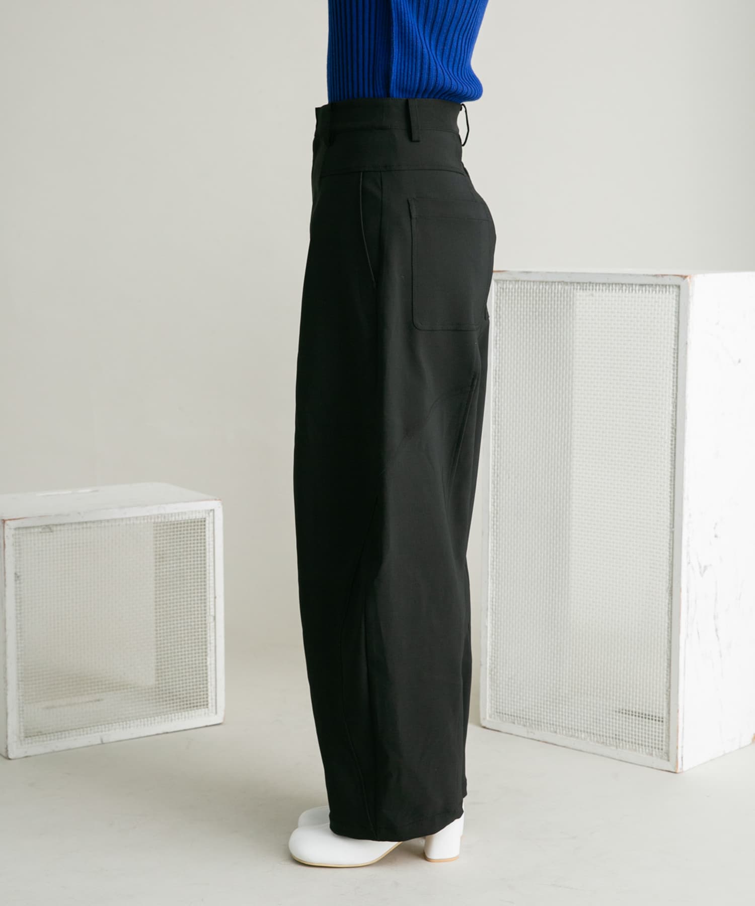 コクーンシルエットボリュームパンツ[KB36-24V030]｜URBAN RESEARCH