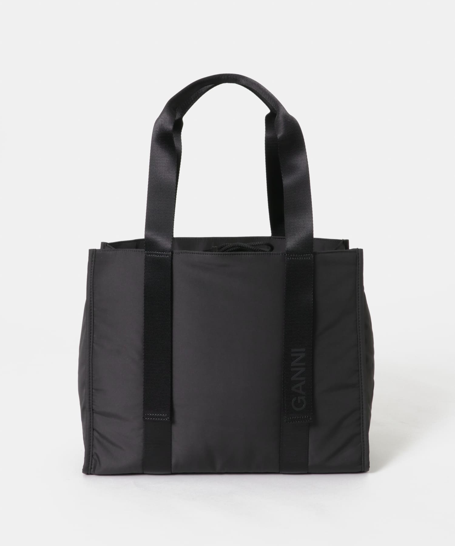 GANNI Recycled tech Medium Tote[A4974-UL37]｜URBAN RESEARCH公式