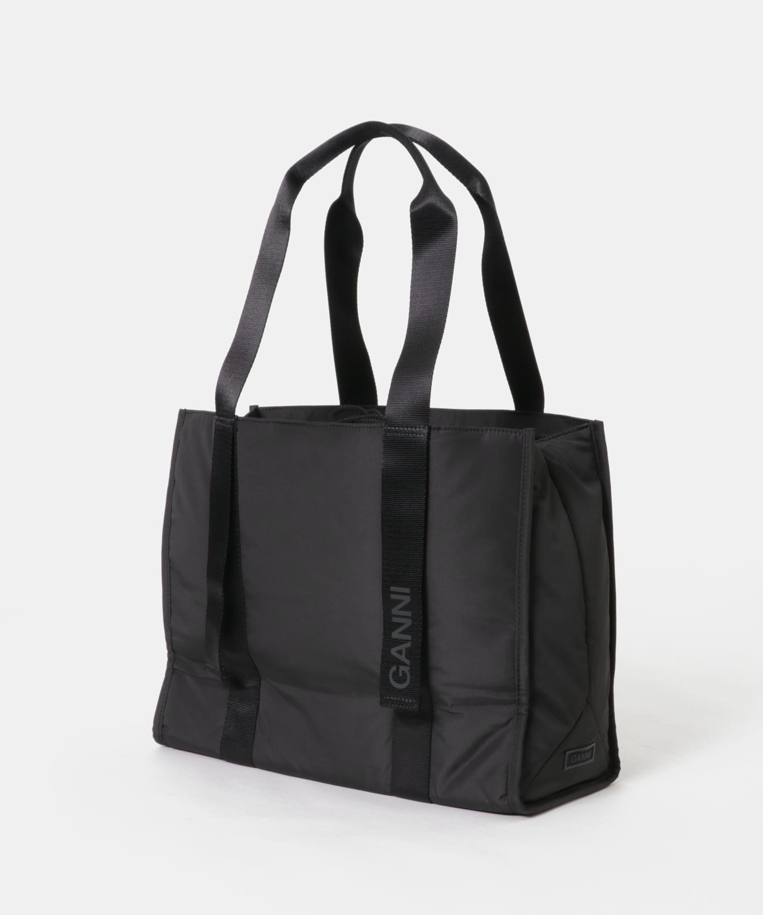 GANNI Recycled tech Medium Tote[A4974-UL37]｜URBAN RESEARCH公式