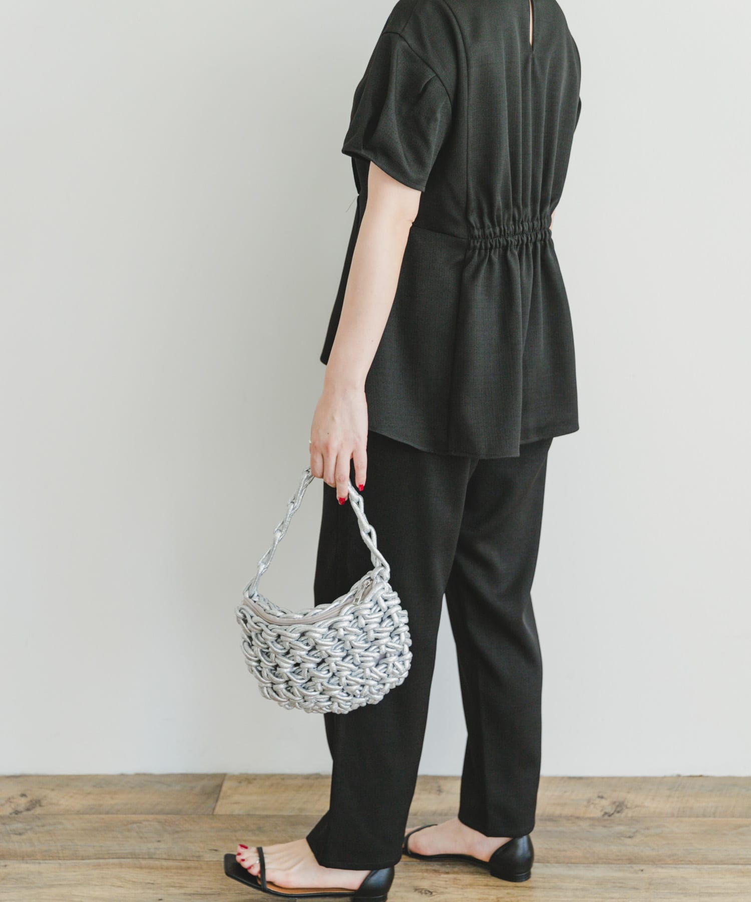ペプラムトップス×テーパードパンツ[IT45-26A029]｜URBAN