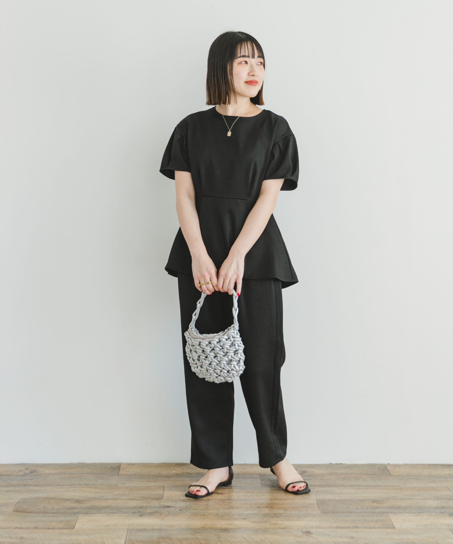 ペプラムトップス×テーパードパンツ[IT45-26A029]｜URBAN