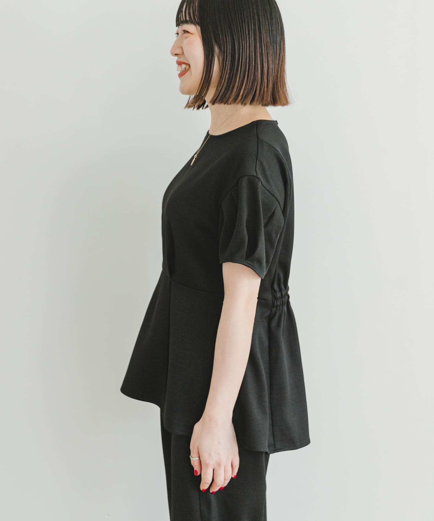 ペプラムトップス×テーパードパンツ[IT45-26A029]｜URBAN