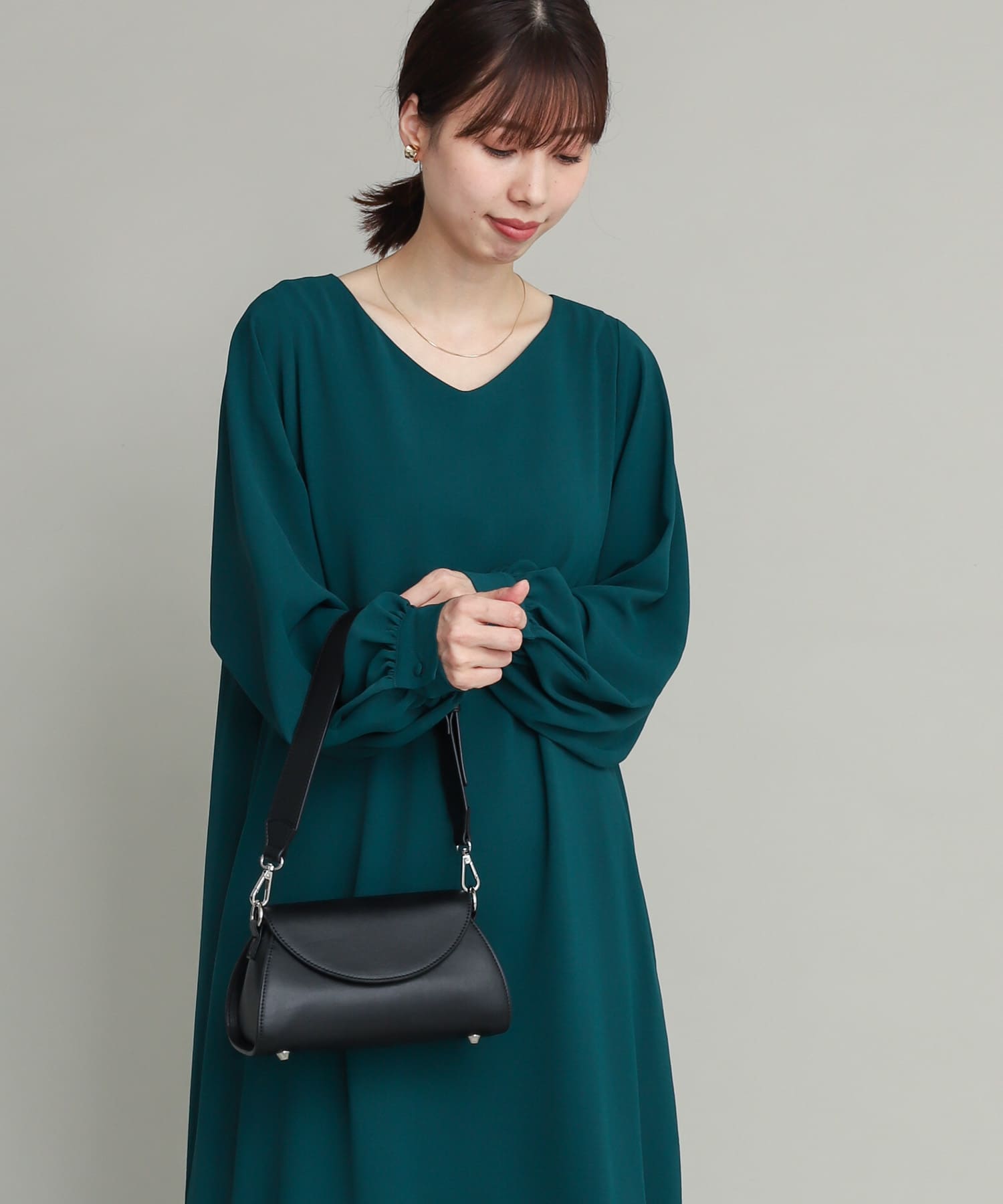 ワイドVネックドレスワンピース[DR26-28E104]｜URBAN RESEARCH公式ファッション通販