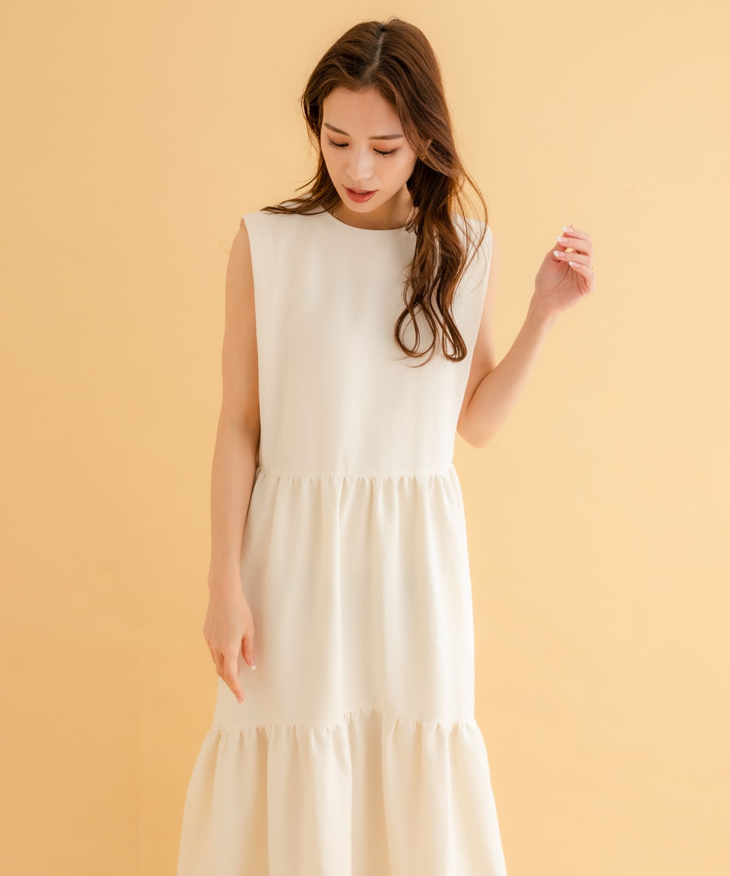 キナリ・ベージュ iNtimite Shoulder Tuck Tiered One-piece | irai.co.id