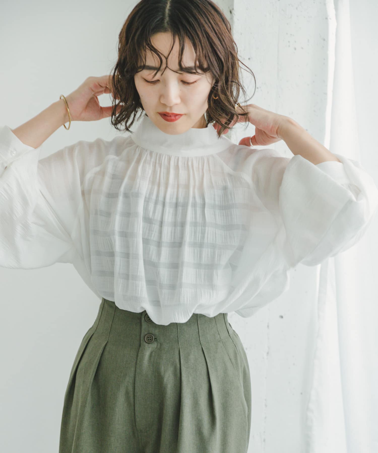 シアーハイネックブラウス[IT36-23A004]｜URBAN RESEARCH公式