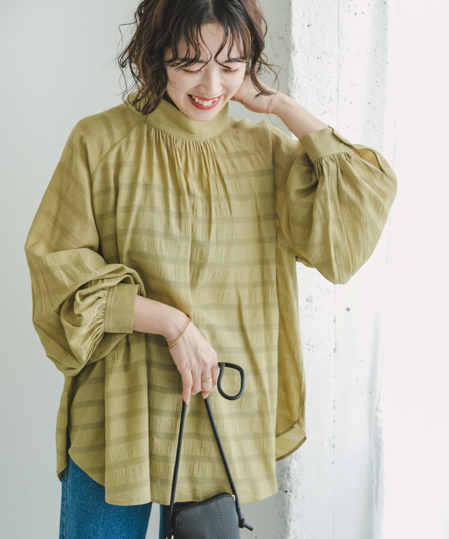 シアーハイネックブラウス[IT36-23A004]｜URBAN RESEARCH公式