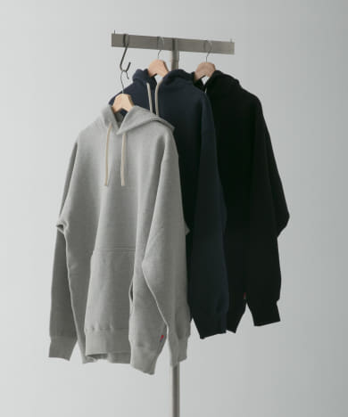 NEVVER　HOODED SWEATSHIRTS