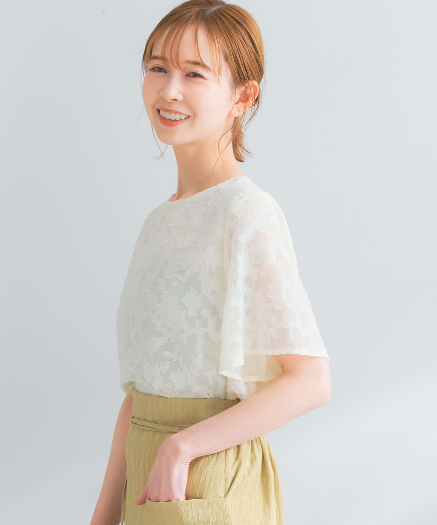WEB限定』フラワーカットジャガードブラウス[RA35-23K550]｜URBAN 