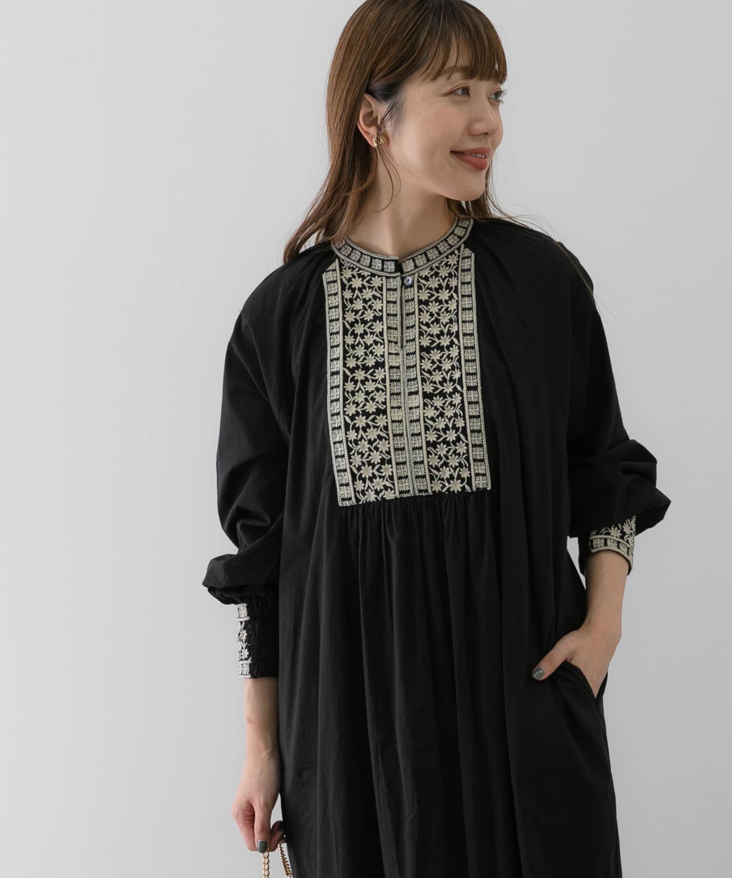 コットンエンブロイダリーヨークワンピース[LA36-26R603]｜URBAN