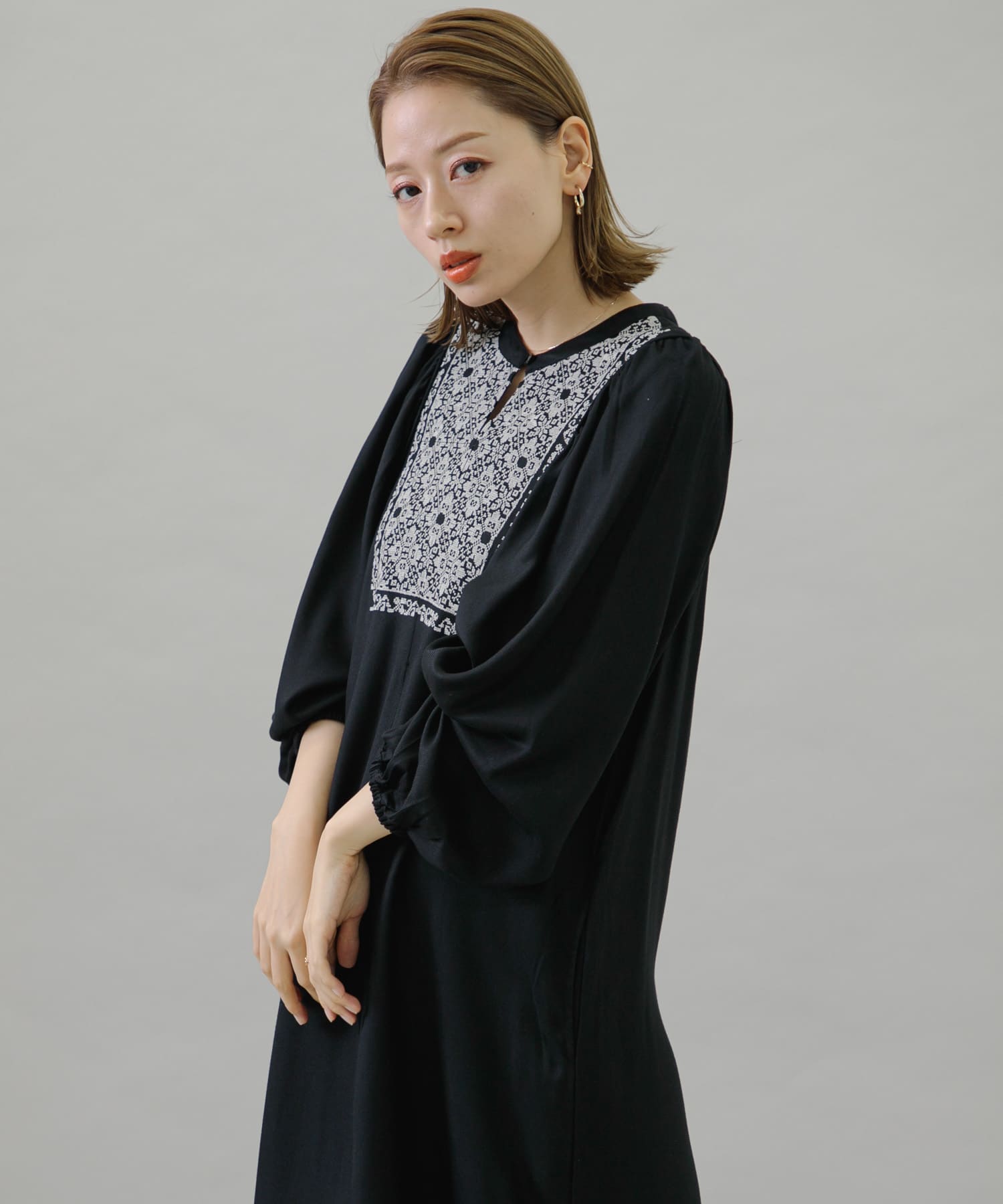 クロスエンブロイダリーワンピース[LA37-26R605]｜URBAN RESEARCH公式