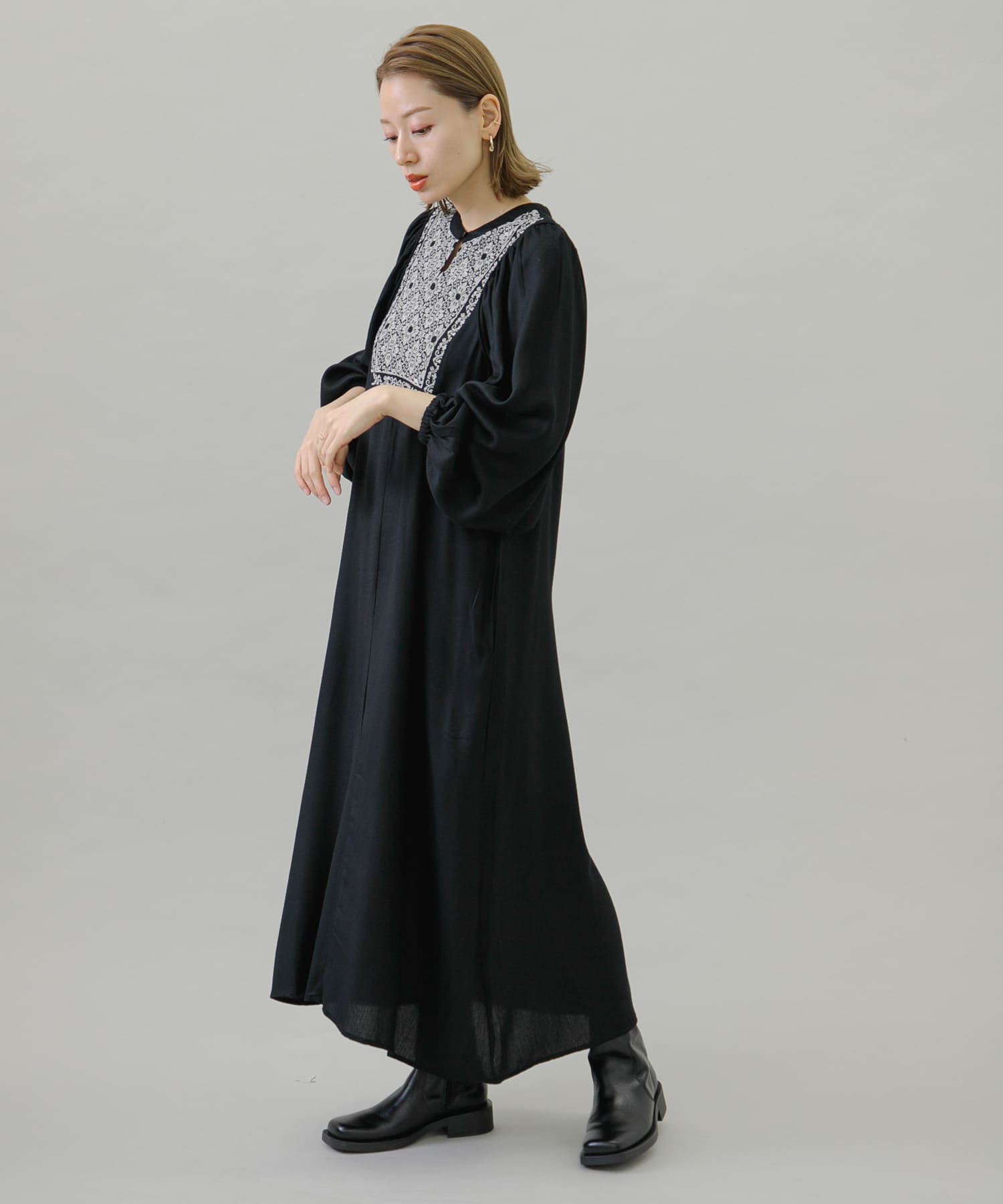 クロスエンブロイダリーワンピース[LA37-26R605]｜URBAN RESEARCH公式