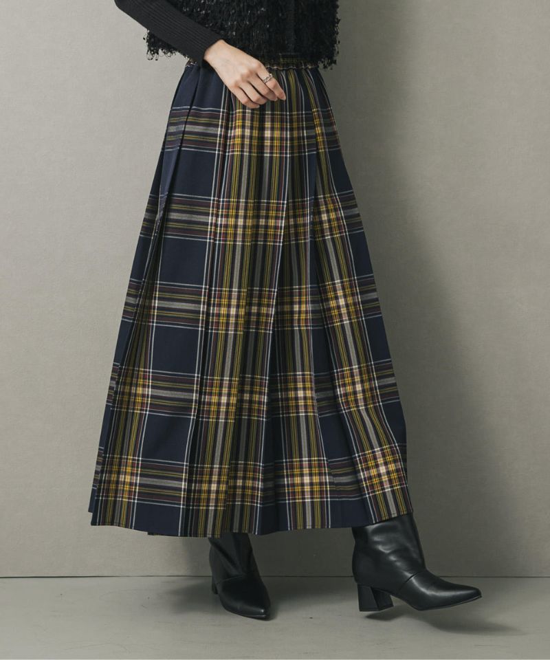 冬コーデに華やかさをプラスする、チェックプリーツスカート