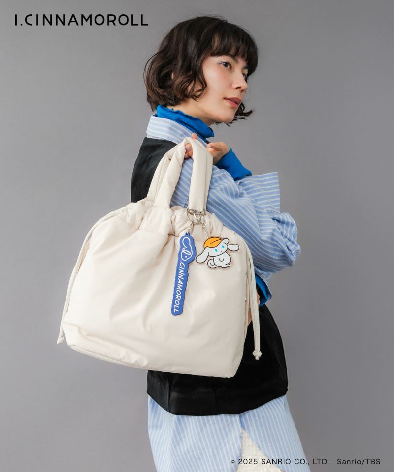 ふわふわな素材感がポイントのパテッドバッグ