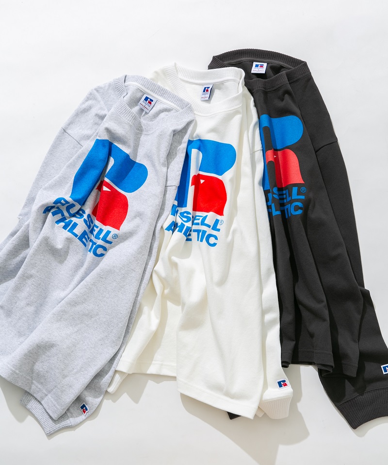 程よい存在感で春の主役にもなるロゴ入りロングTシャツ