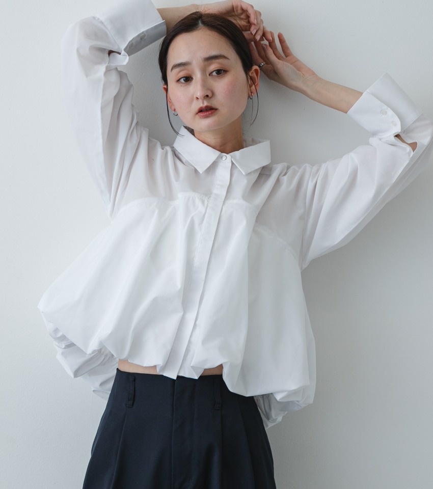 今から押さえておきたい「春を呼び込む新作トップス」