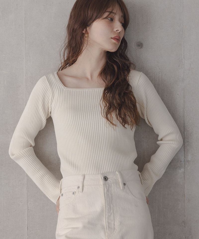 シルエットにこだわったスッキリ見えトップスをご紹介