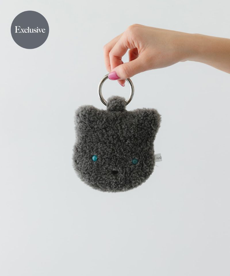 別注デザインの愛らしい猫チャーム