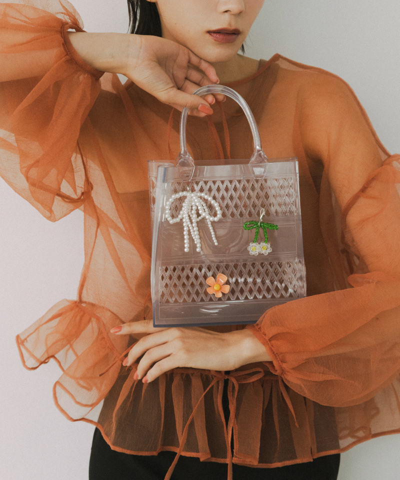 アクセサリー感覚で楽しむ。自分らしくカスタマイズするジェリーバッグ