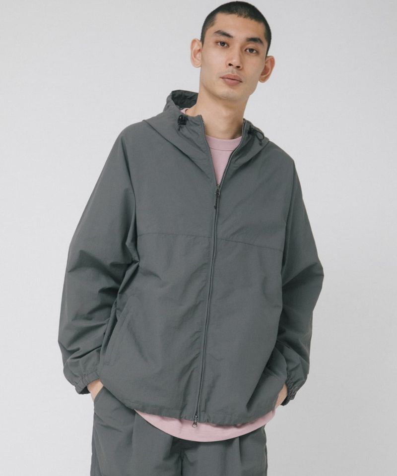 ヨークスリーブデザインがアクセント！機能性ナイロンタッサーフーディ