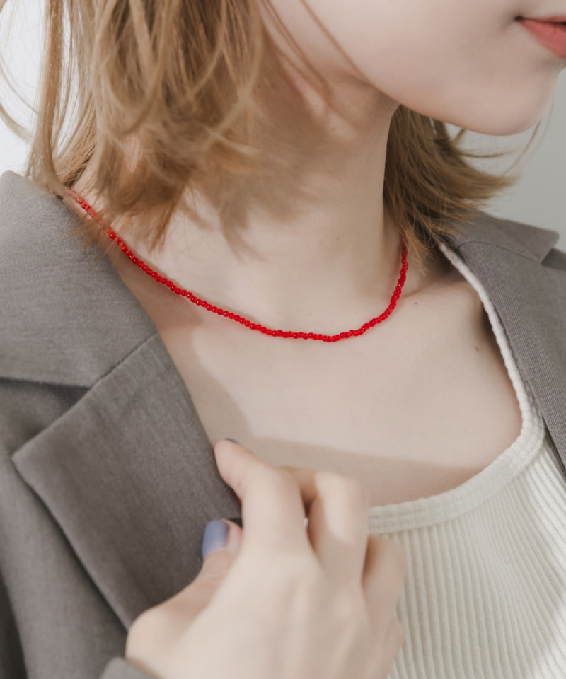 いつものコーデが新しくなる。旬のカラーアクセサリー