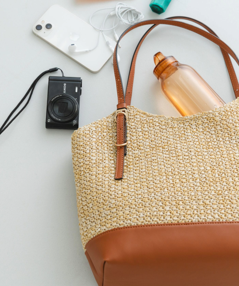 異素材のコントラストが目を惹くトートバッグ