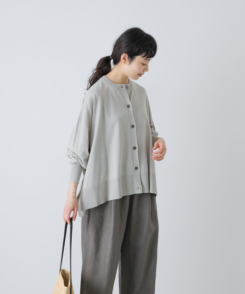 「サラリ、夏にも頼もしい」こだわりが詰まったカーディガン