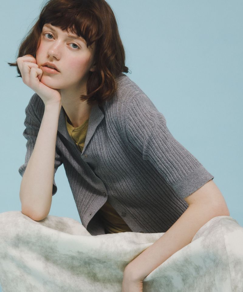 人気の"knit polo cardigan"、予約受付中