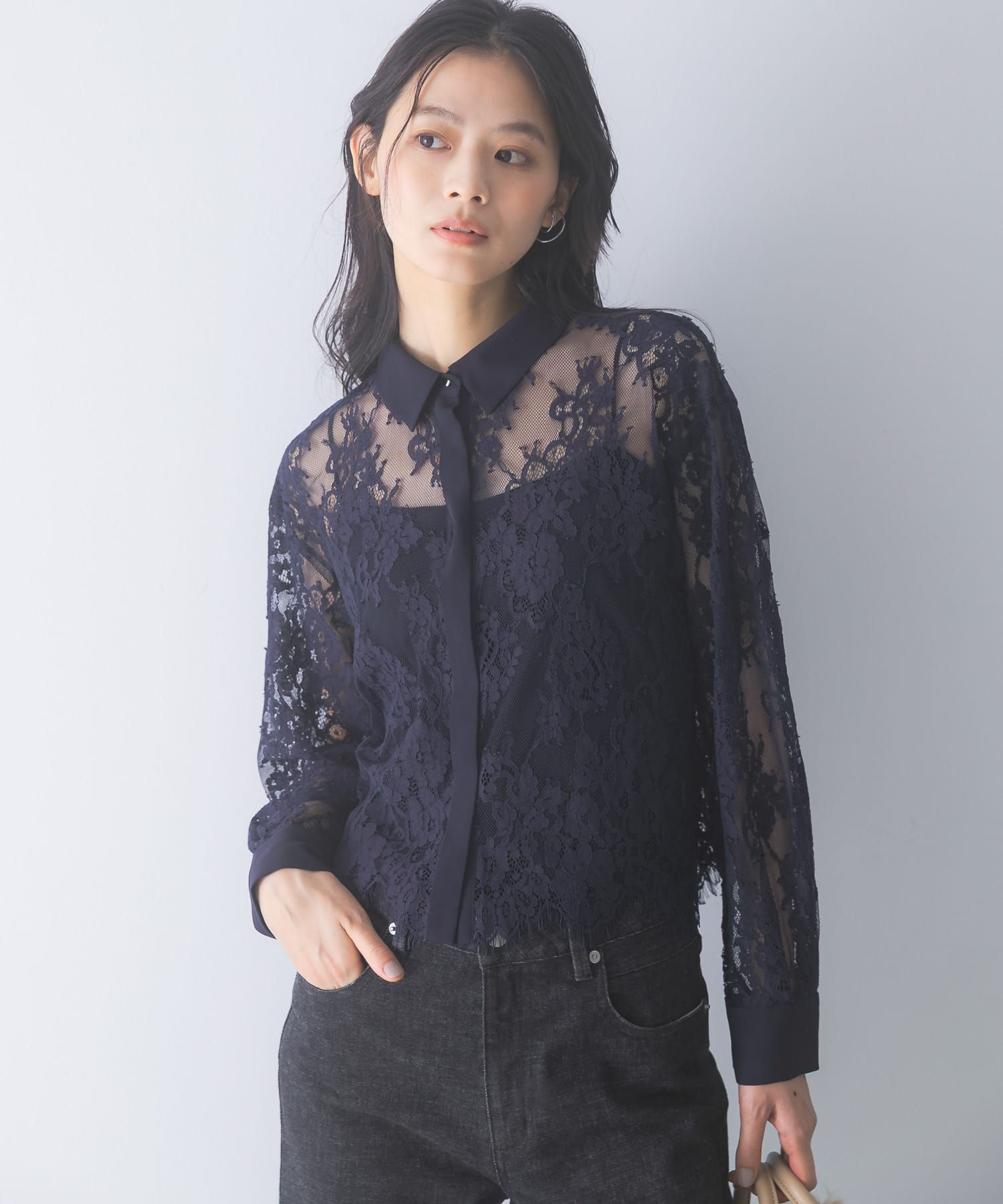 季節を繋ぐ。晩夏から秋へシフトする大人フェミニンスタイル
