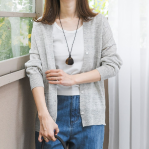 さらっと羽織れるジャケット・カーデ