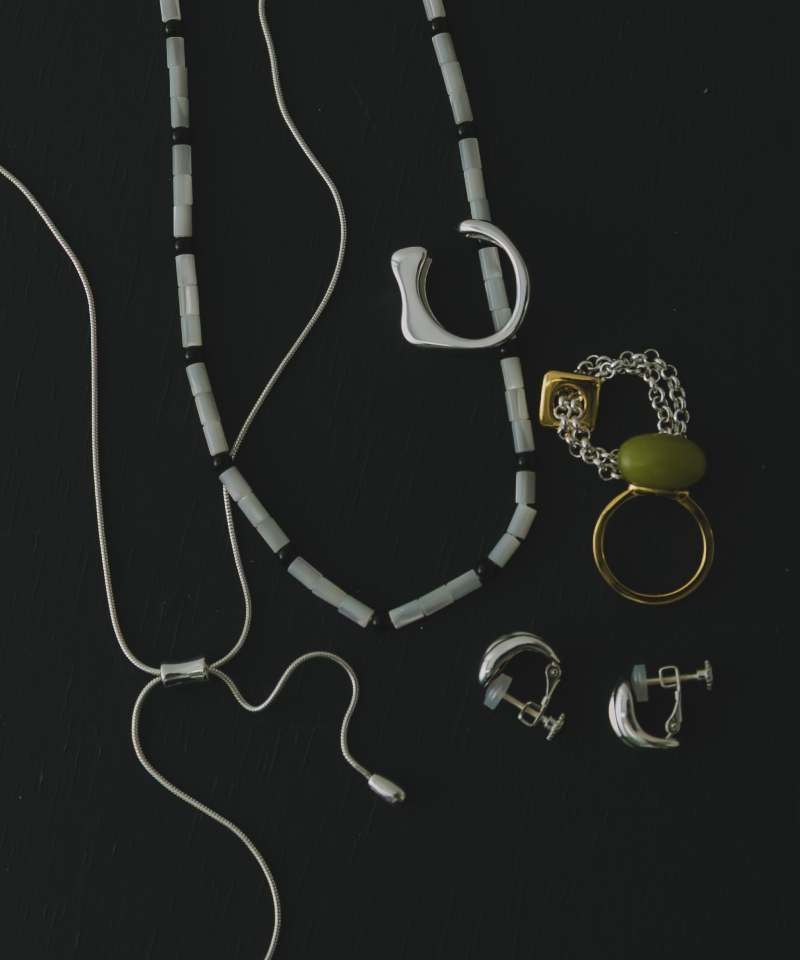 季節の始まりを楽しむSMELLY so’のジュエリー