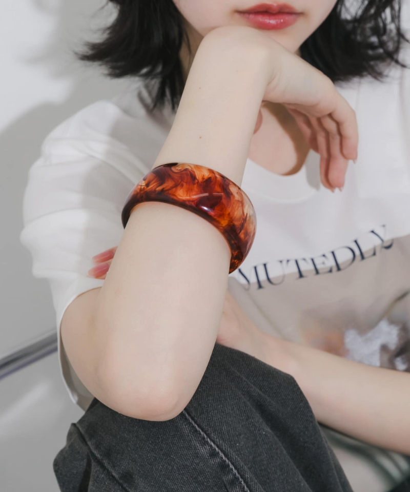 これひとつで完成！手元を主役にするワイドアクセ