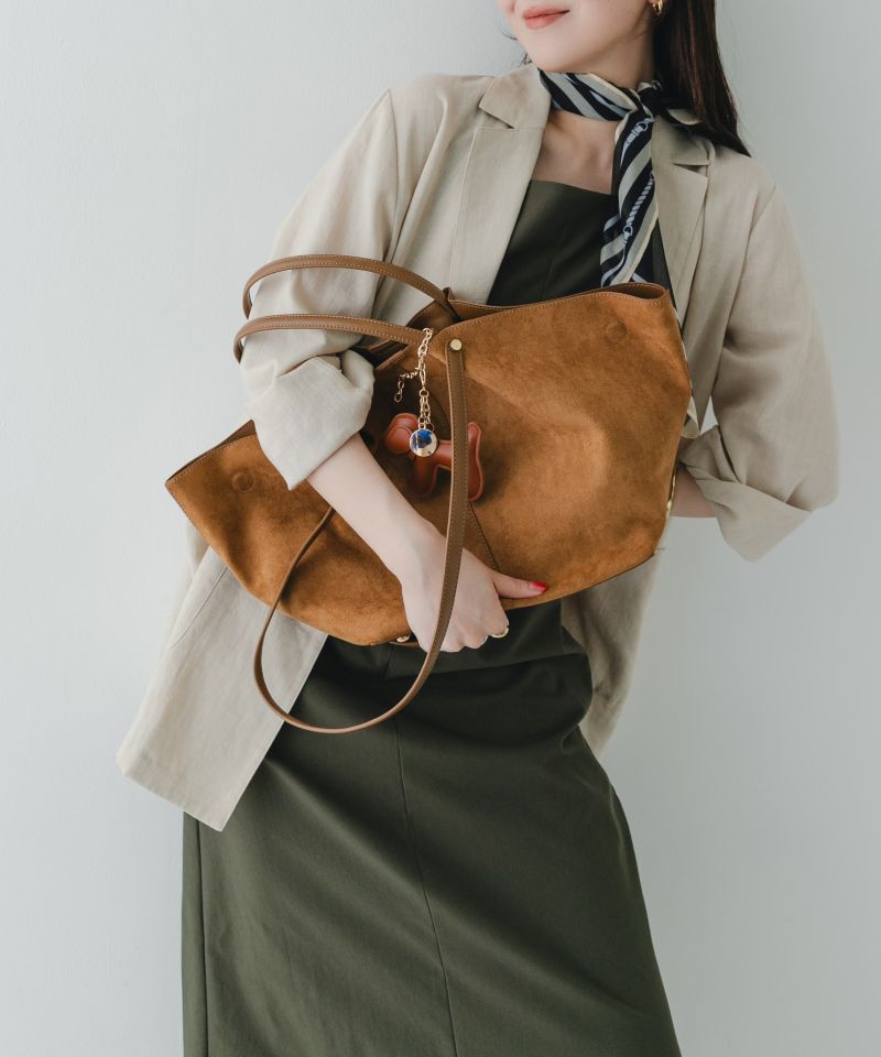 【PRE-ORDER】愛嬌たっぷりのドッグチャーム。フェイクスエードバッグが本日公開。