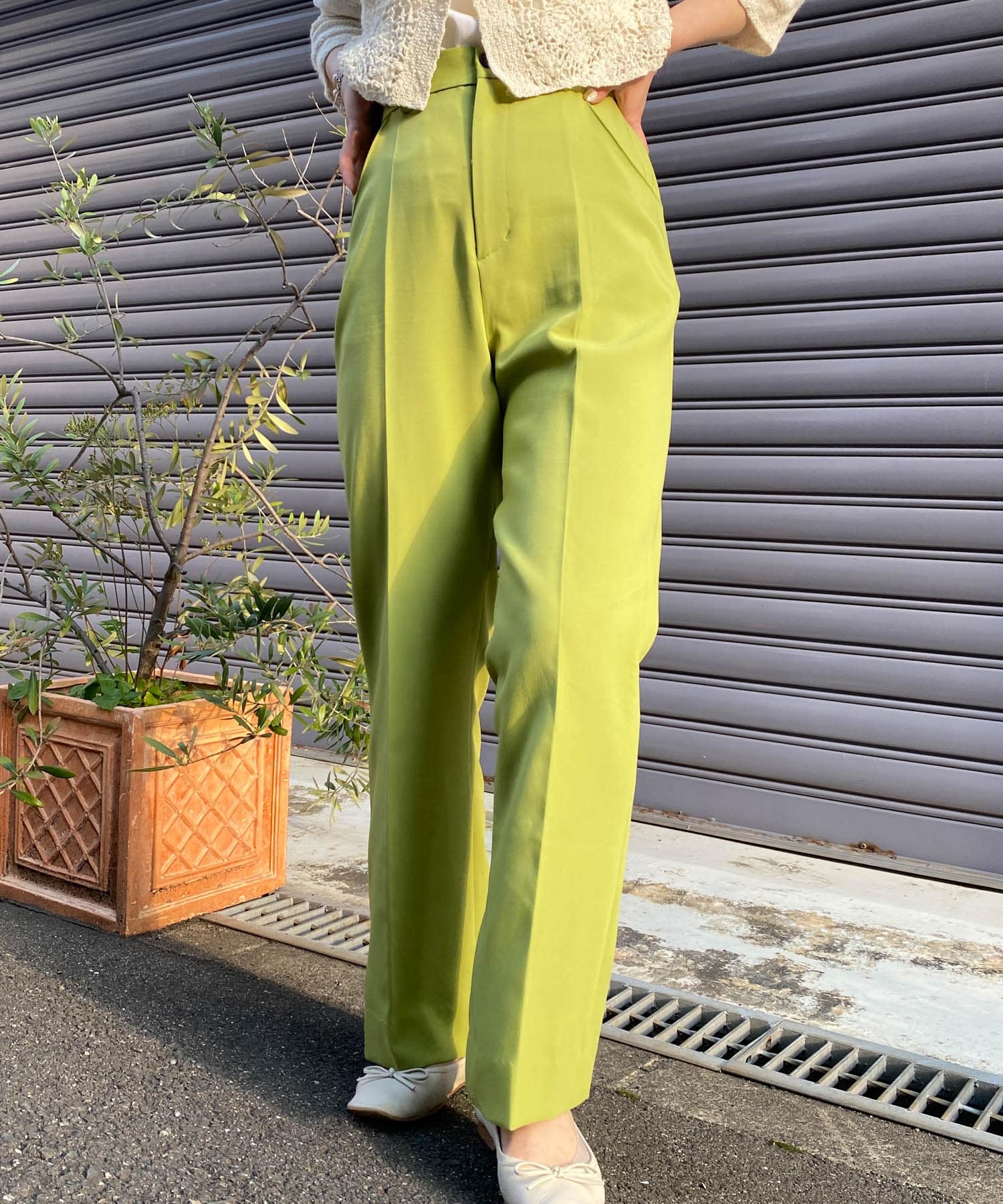 GREEN