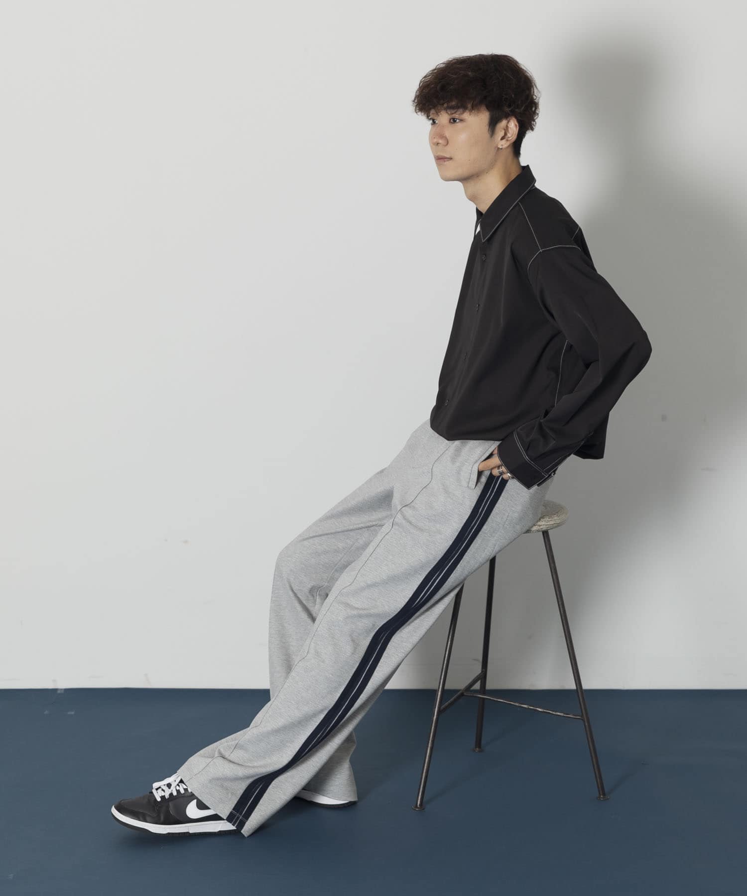 GRAY