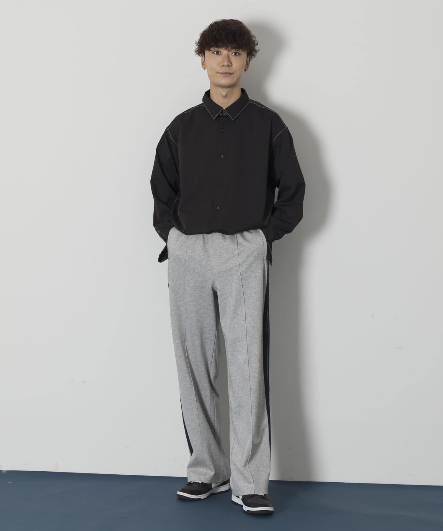 GRAY
