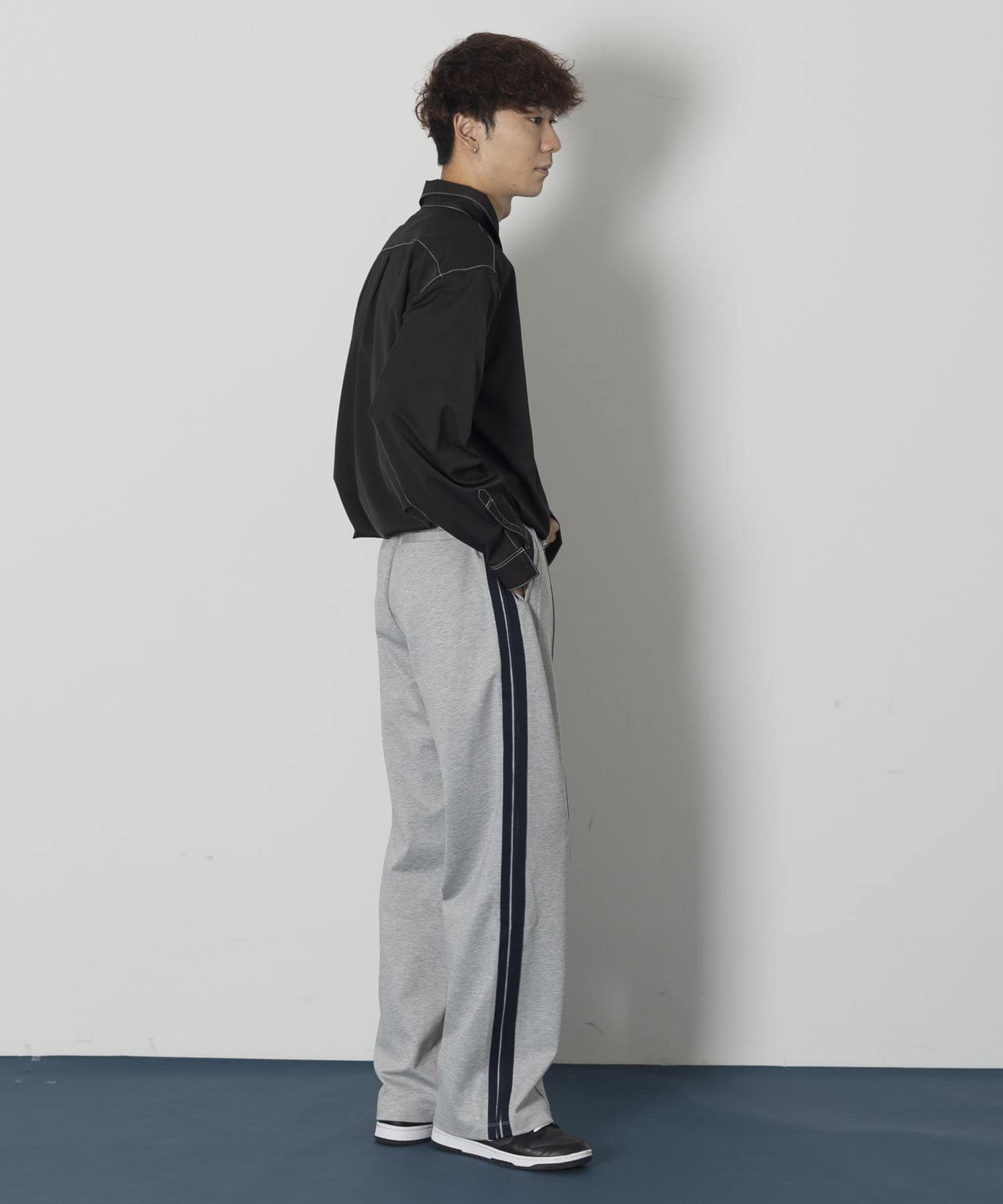 GRAY