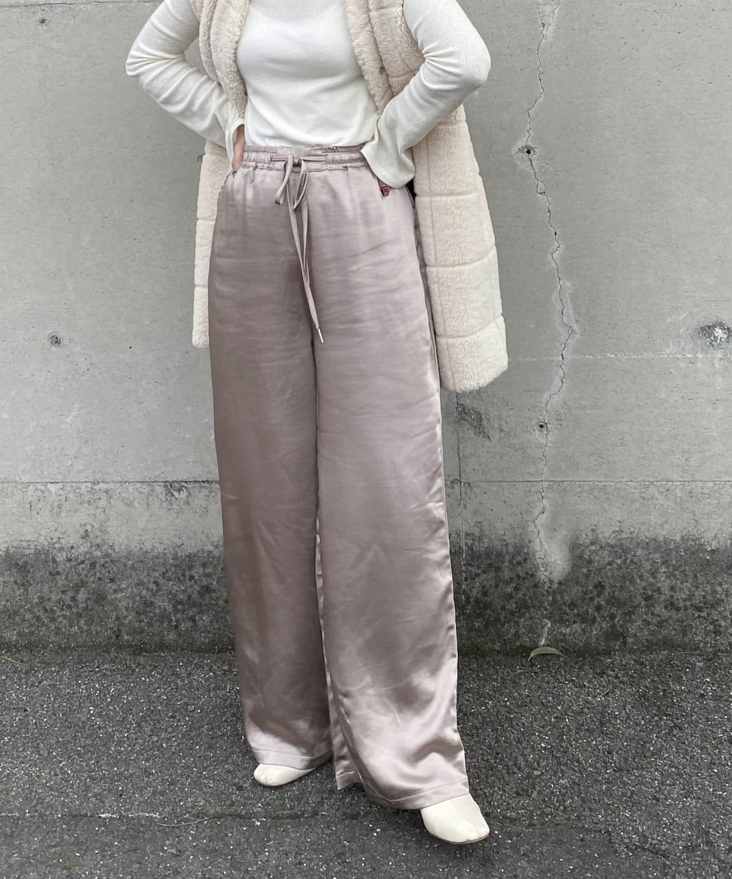 Couleur Meler オクユウカ　サテンイージーストレートパンツ
