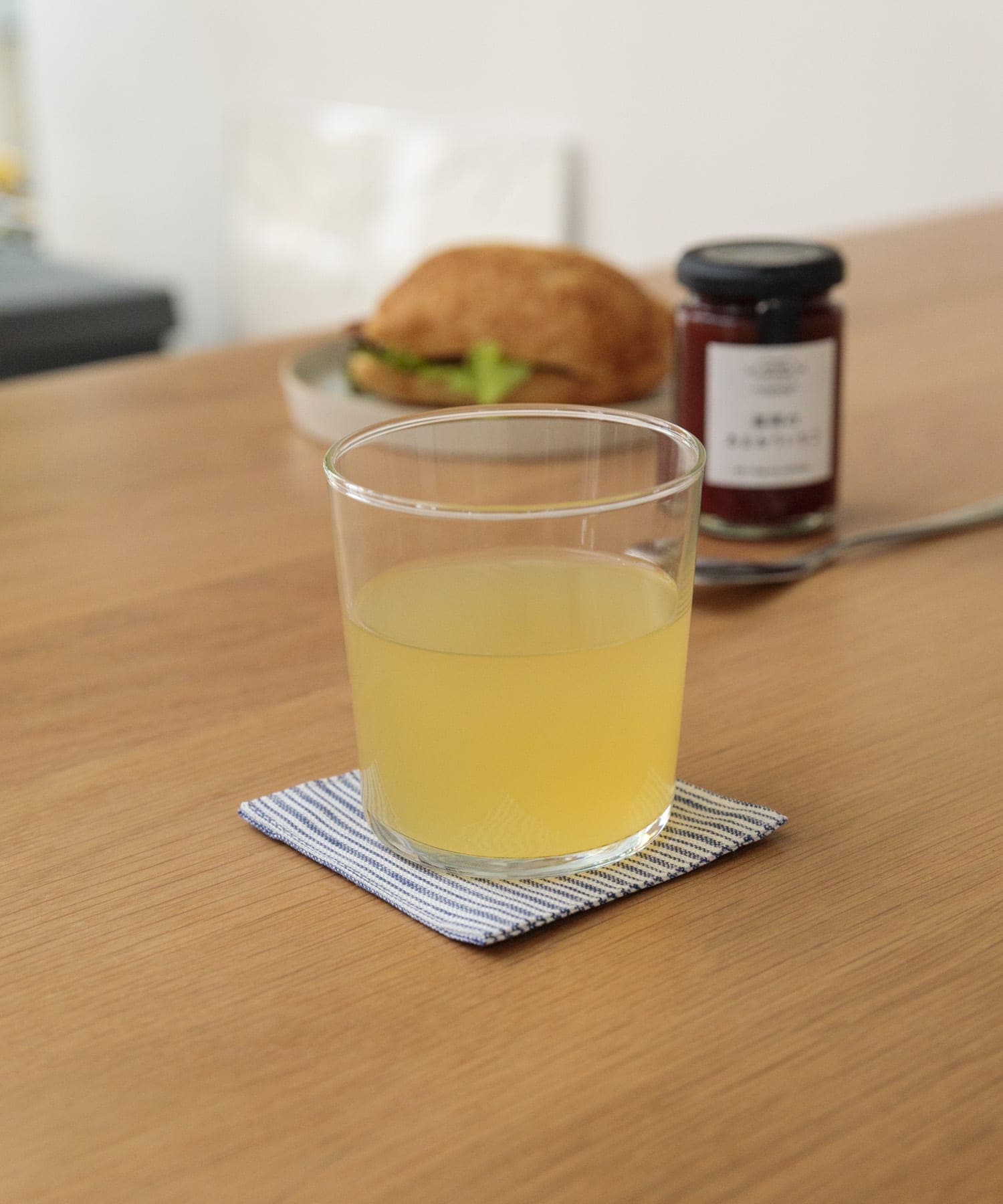 お水やオレンジジュースを注ぐと涼しげな見た目に