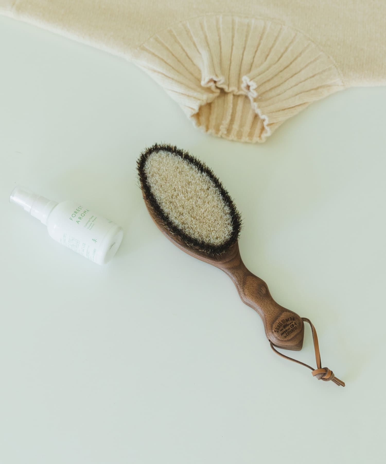 Shoji Works　ウォールナット洋服ブラシ(カシミヤ用) - -