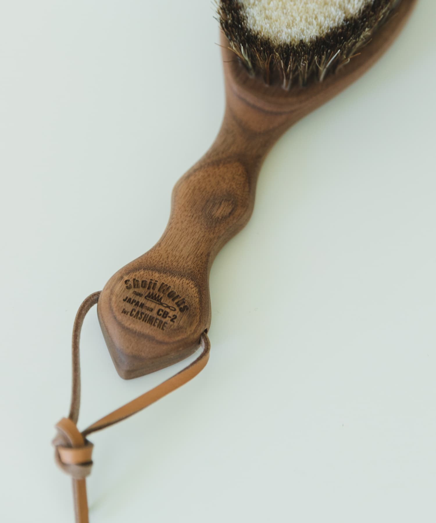 Shoji Works　ウォールナット洋服ブラシ(カシミヤ用) - -