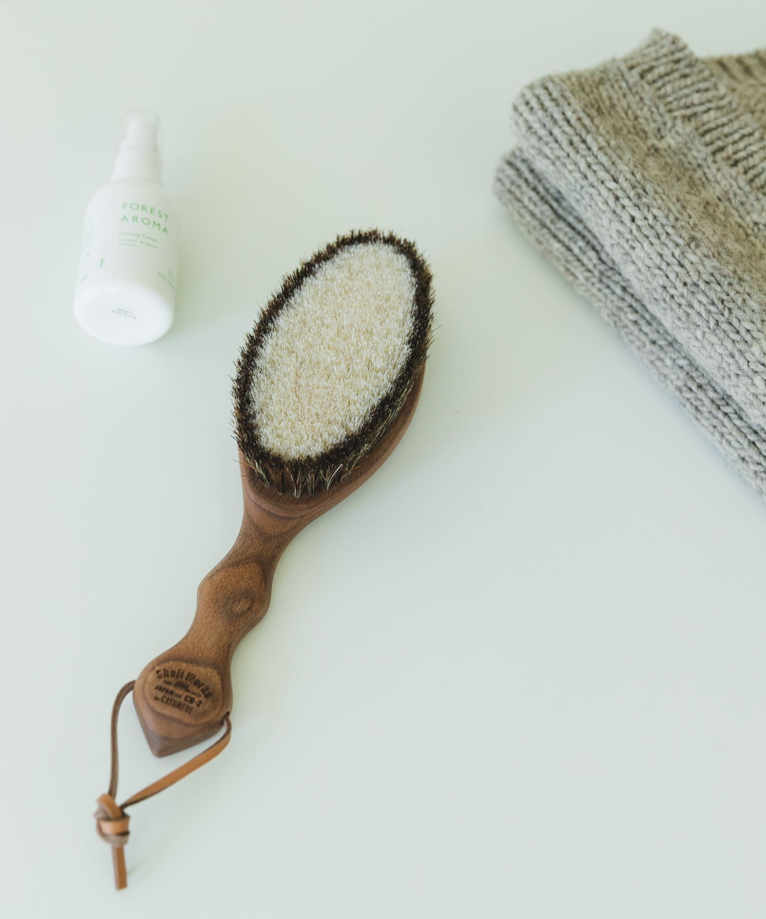 Shoji Works　ウォールナット洋服ブラシ(カシミヤ用) - -