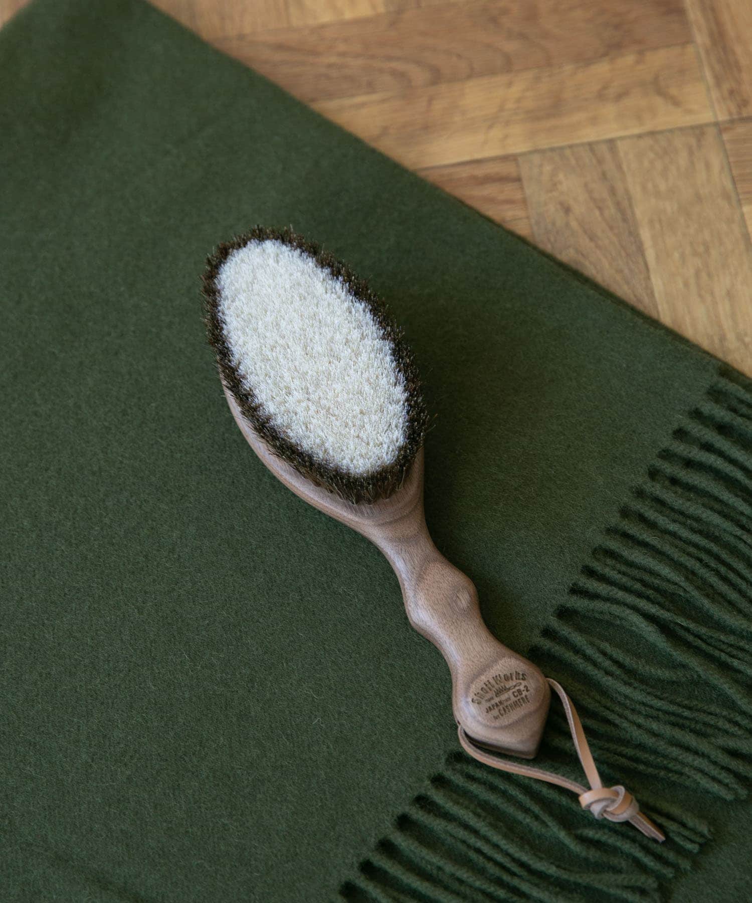 Shoji Works　ウォールナット洋服ブラシ(カシミヤ用) - -