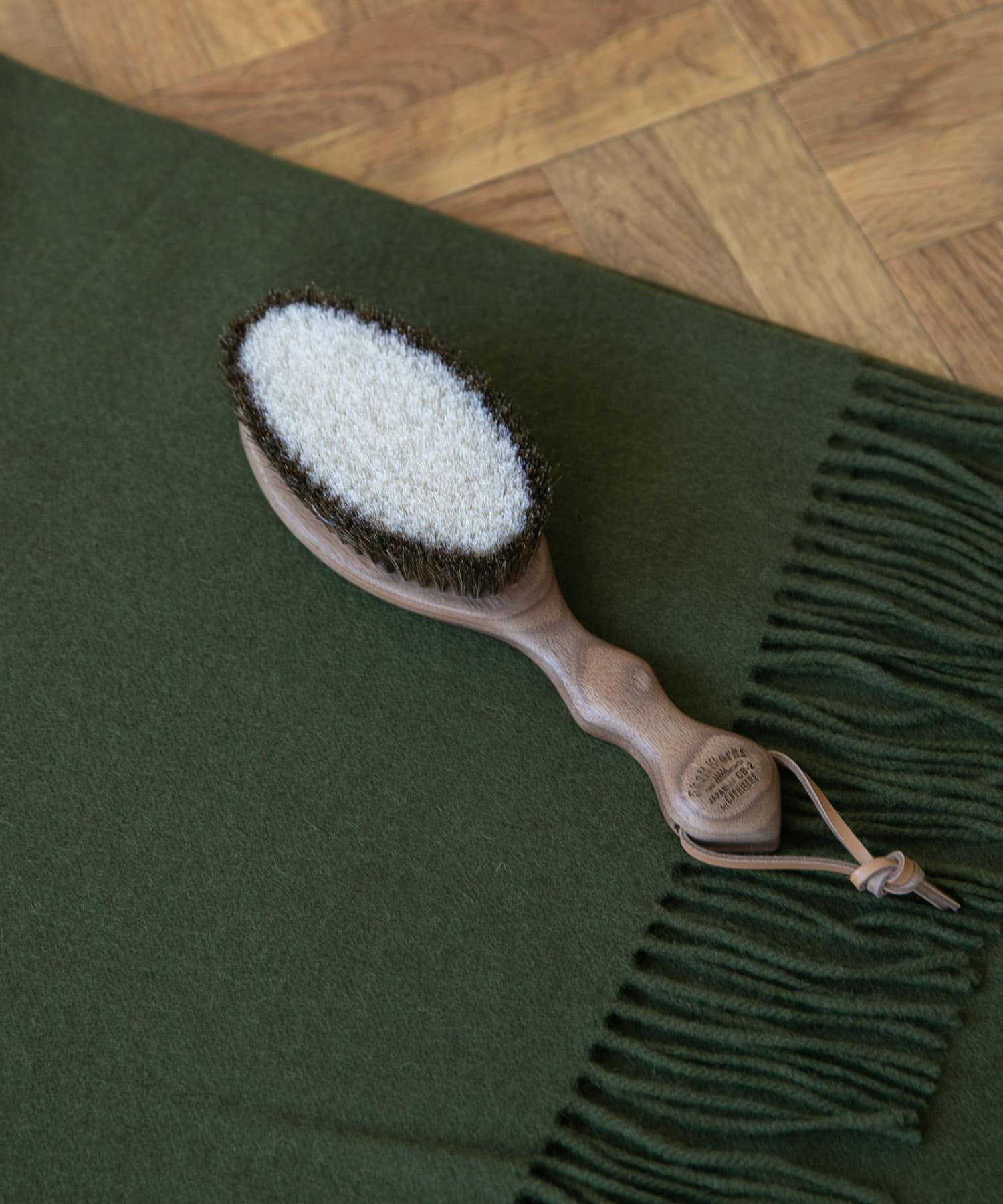 Shoji Works　ウォールナット洋服ブラシ(カシミヤ用) - -