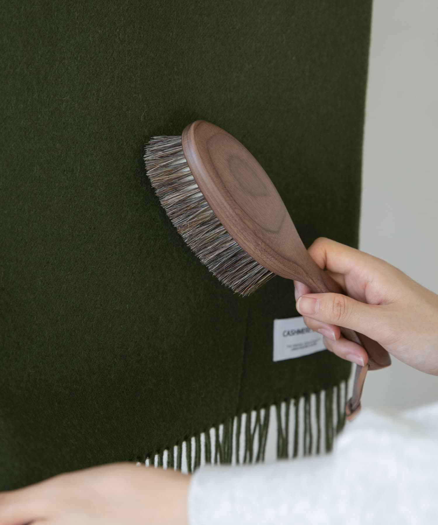 Shoji Works　ウォールナット洋服ブラシ(カシミヤ用) - -