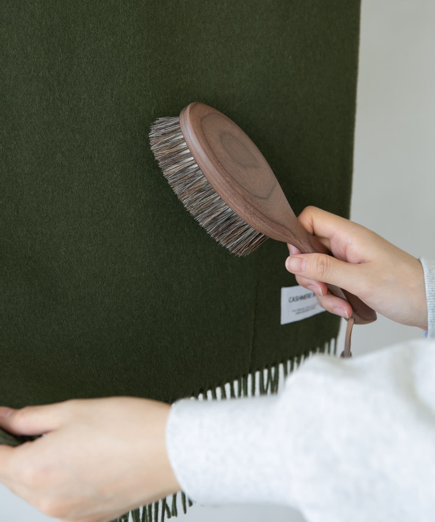 Shoji Works　ウォールナット洋服ブラシ(カシミヤ用) - -