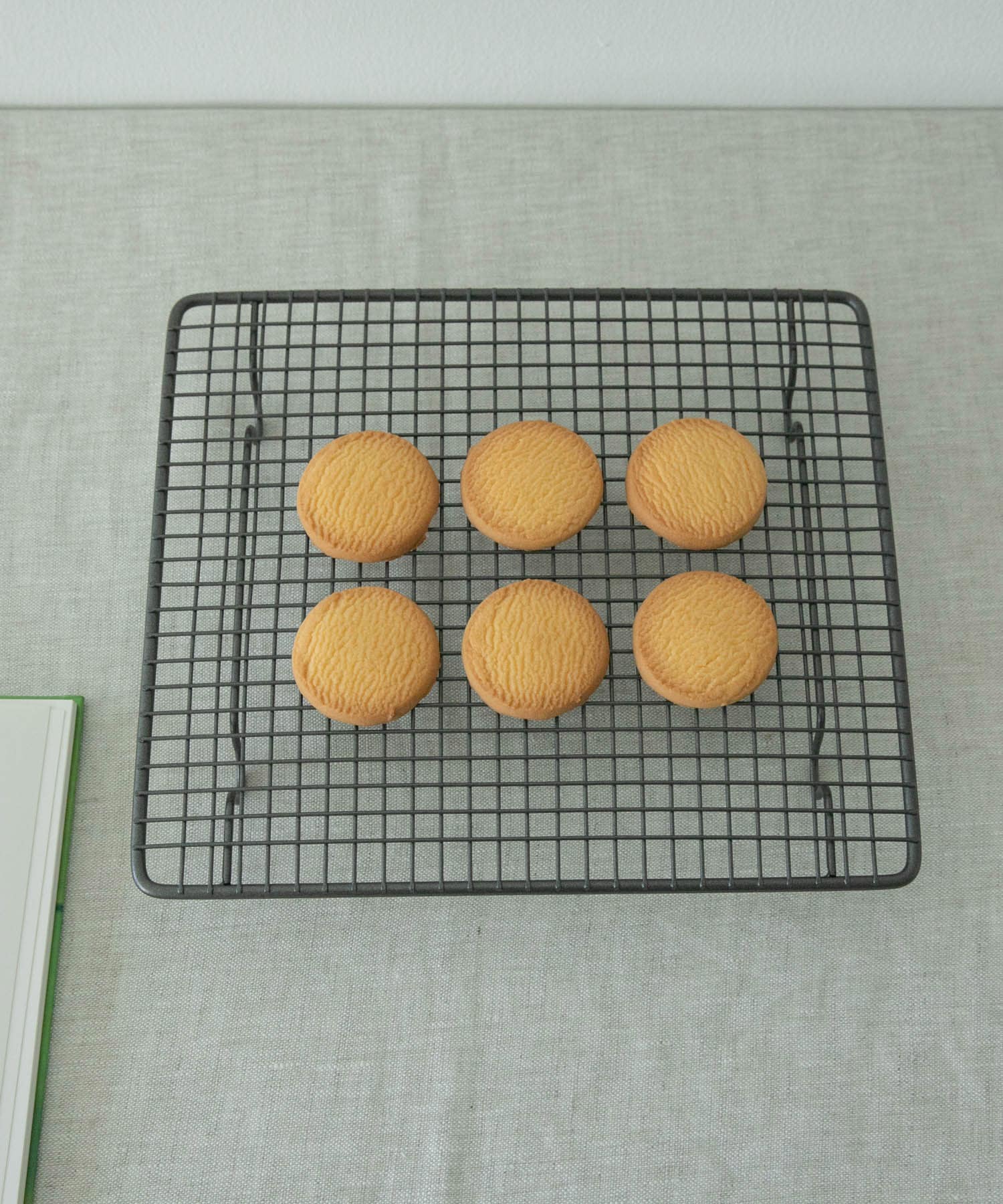 『WEB限定』CINQ　イギリスのケーキクーラー - -